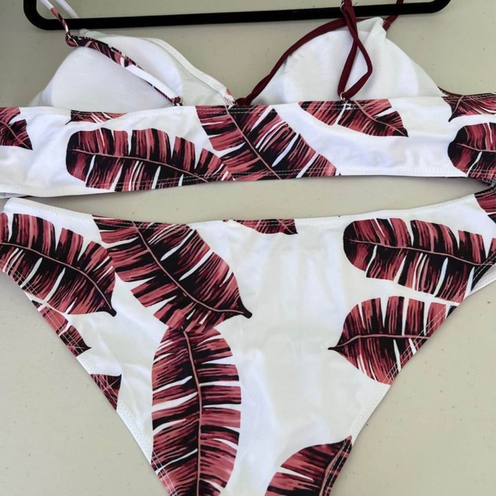 📦(SOLD)NEW CUTE MAROON & WHITE 2 PIECE BIKINI WOMAN'S XXL SWIMSUIT/BATHING SUIT - Picture 2 of 7